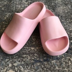 Mad Love (by Target) Pink Cloud Slides Sz 7